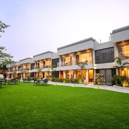 Meritas Aura Resort Lonavala Exterior foto